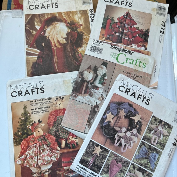 Sew 5 Christmas Patterns McCalls Vintage Santa Tree Stocking Wreaths 1990s - Picture 1 of 10